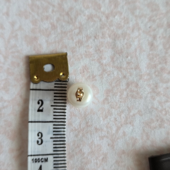 14K Gold Pearl Stud Earrings – White 7mm - Picture 5 of 11